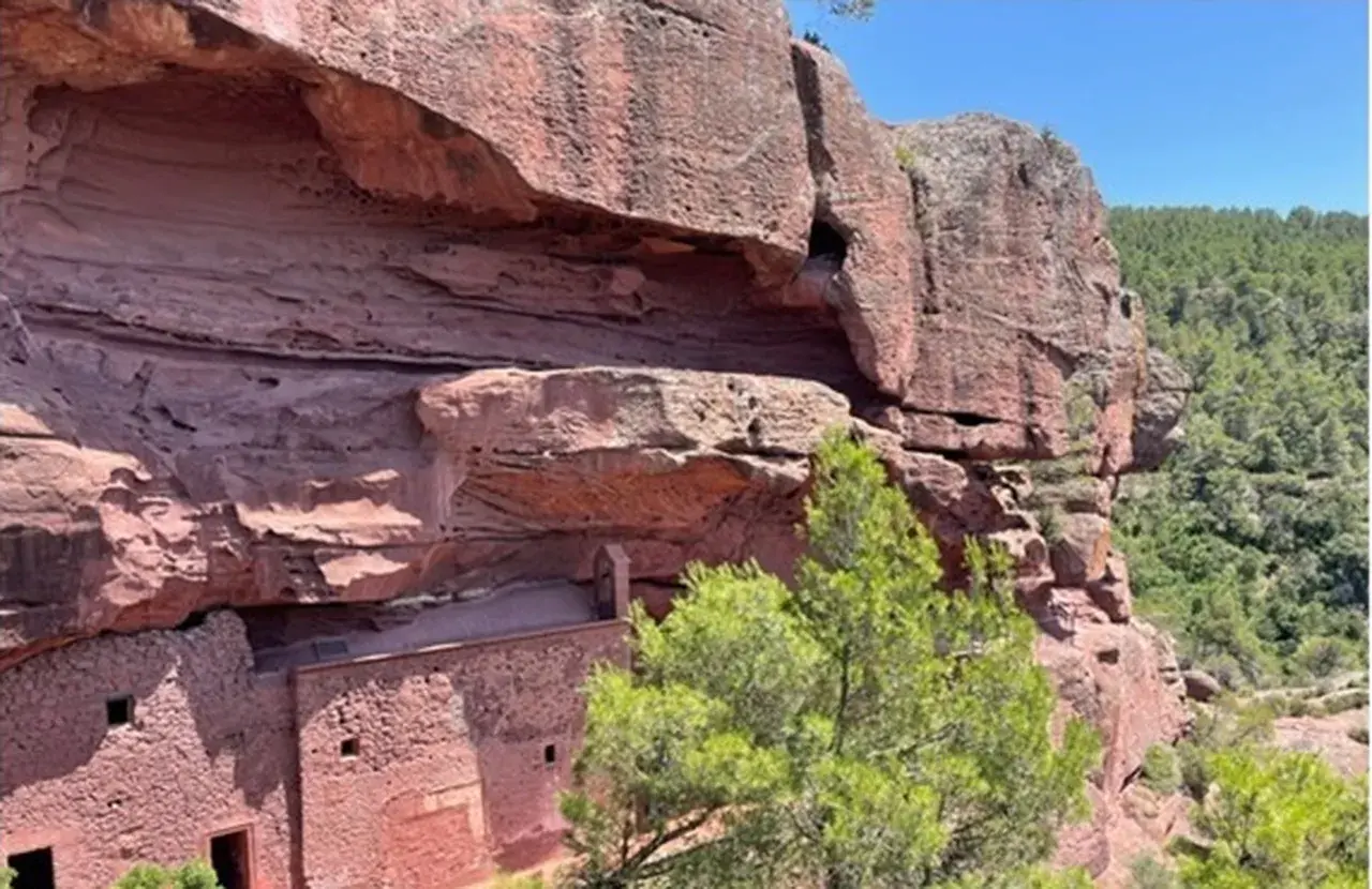 Red Bunter sandstone cliff with thick fluvial channel bodies, northern Spain